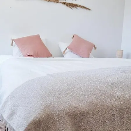 Retreat Center - Which-house Quarto em Acomodações Particulares Ferrel (Leiria)