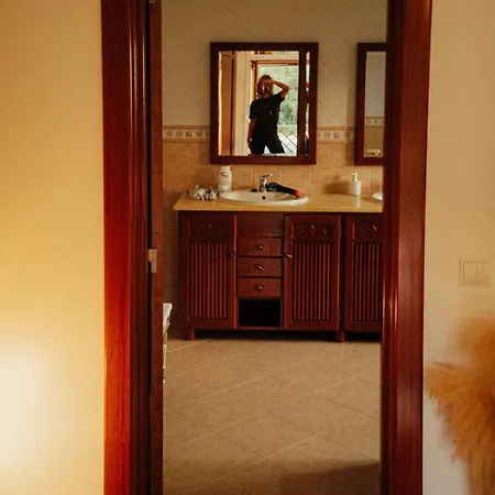 Retreat Center - Which-house Quarto em Acomodações Particulares Ferrel (Leiria)